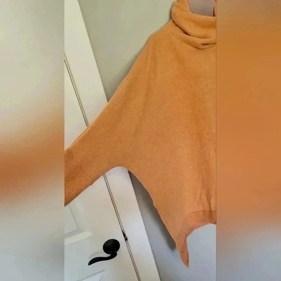 NWT SIZE XLG WHATNOT BOUTIQUE Oversized Peach High Low Cowl Neck Poncho Sweater - Picture 4 of 7